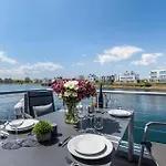 Πλωτό κατάλυμα Sunseeker 5*